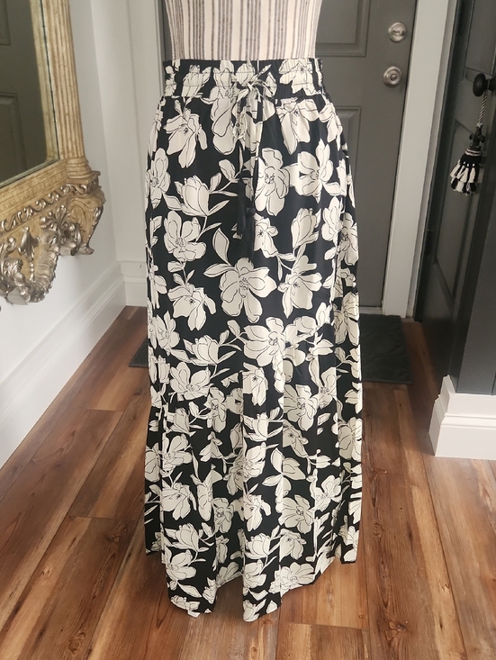 Promesa Dresses & Skirts - Promesa Black and Cream Floral Maxi Skirt